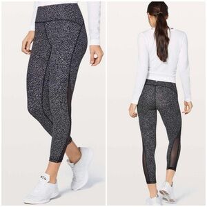LULULEMON - TRAIN TIMES  7/8 PANT in Night View Black/White. Size: 4